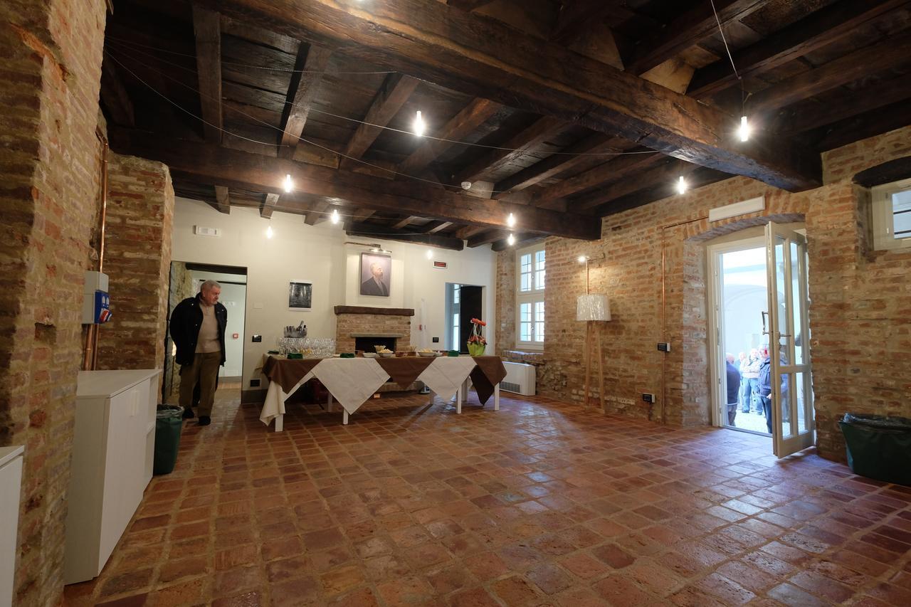 Palazzo Sacco Hostello Fossano Exterior foto